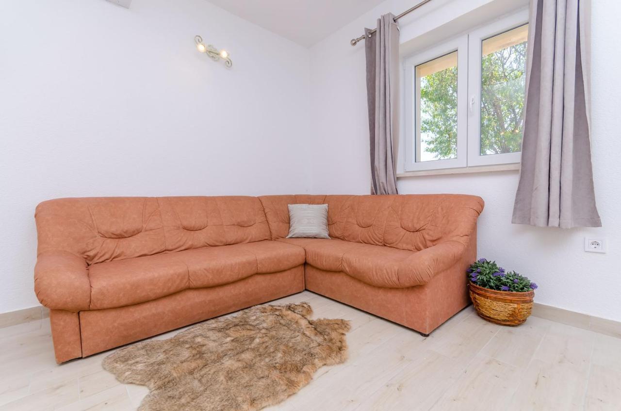 Apartmani Selo Luka Razanj Exterior photo
